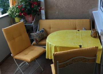 Gartenbankauflage mit Rücklehne und Niedriglehner Auflagen für Balkon in der Farbe Uni-Living Yellow Gartenbankauflage mit Rücklehne und Niedriglehner Auflagen für Balkon in der Farbe Uni-Living Yellow