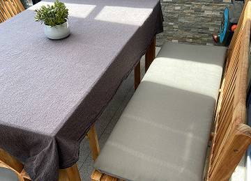 Egyedi méretben készült padpárna étkezőasztalhoz Panama Charcoal színben
