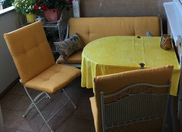 Háttámlás padpárna és alacsony háttámlás székpárna erkélyre Uni-Living Yellow színben Háttámlás padpárna és alacsony háttámlás székpárna erkélyre Uni-Living Yellow színben