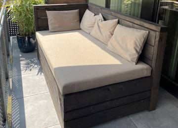 Egyedi méretezésű rattan ülőpárna színben hozzá illő díszpárnákkal Uni-Living Beige színben Egyedi méretezésű rattan ülőpárna színben hozzá illő díszpárnákkal Uni-Living Beige színben