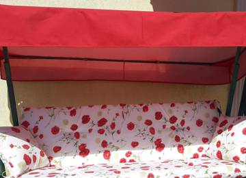 Hintaágy tető 130x220cm Uni-Living Red színben és hozzáillő hintaágy párna 170x50x8cm Poppy színben